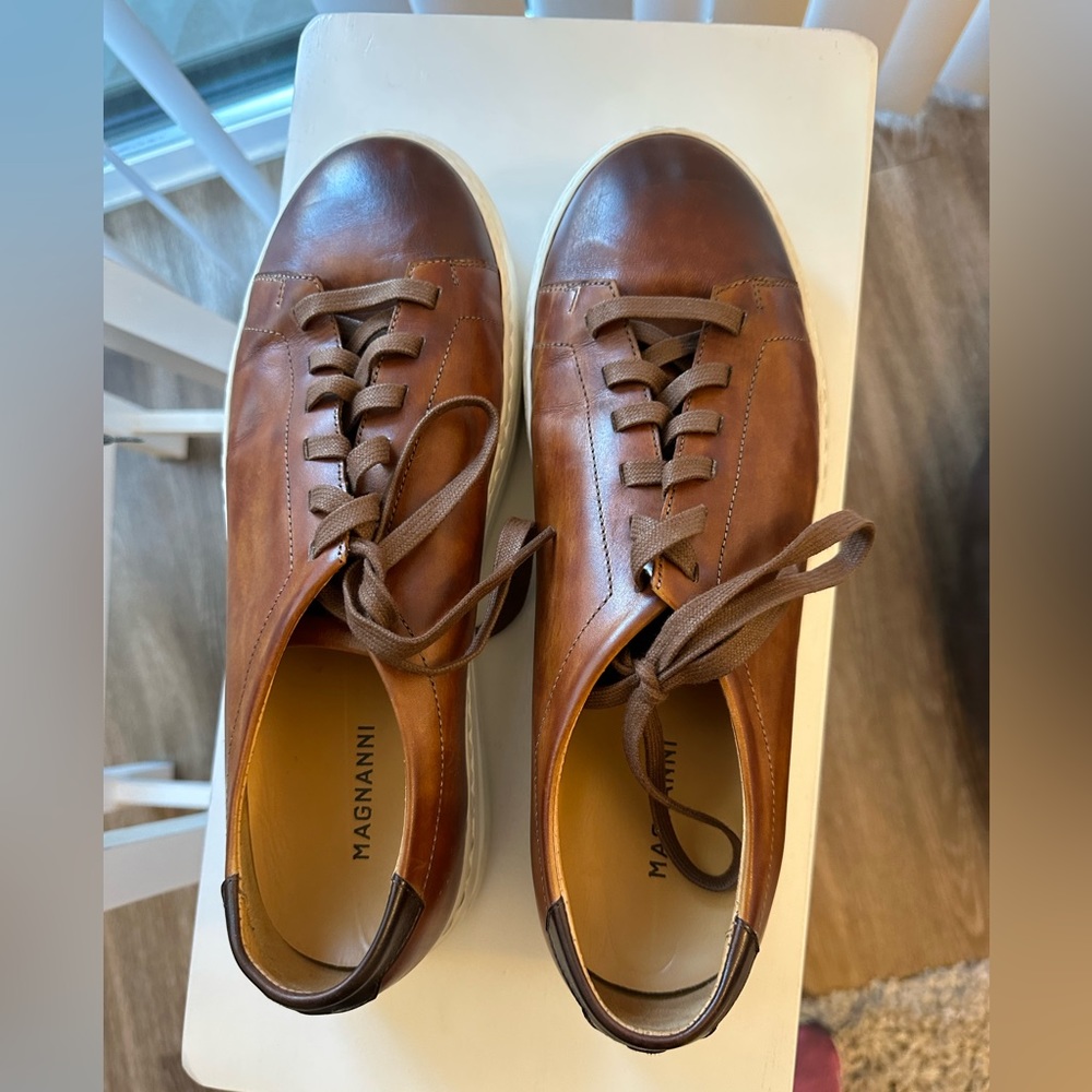 Magnanni men’s dress shoes size 9, brown